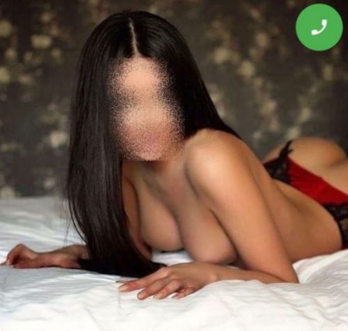 Dolgun Göğüslu Escort Benan