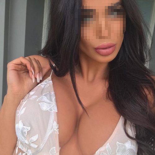 Dolgun Göğüslu Escort Firdevs